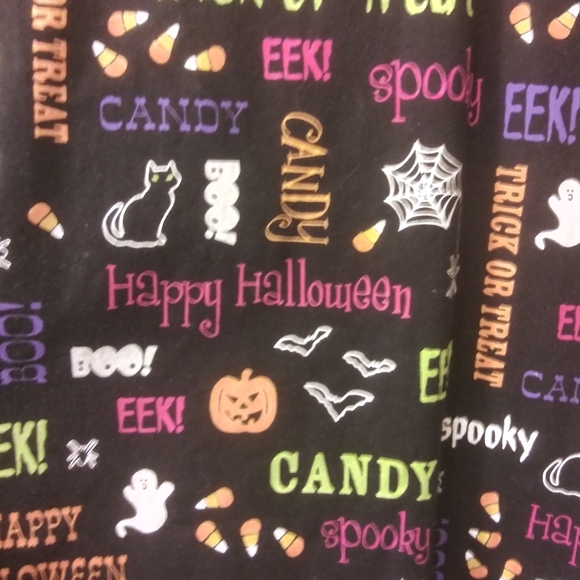 Holiday Halloween size large scrub top.w/ words - Picture 8 of 8